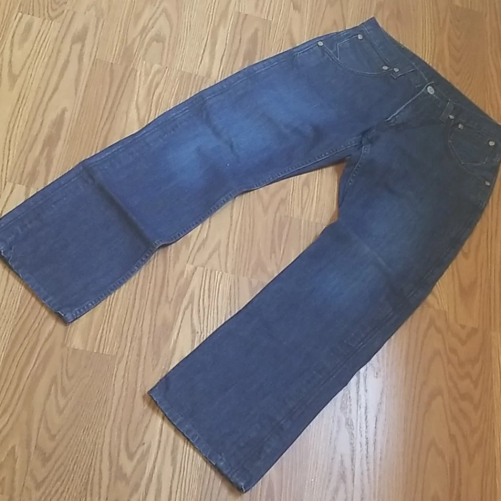 Levis excellent use